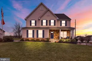 30 Huntsville Dr, Gilbertsville, PA 19525 - Photo 2