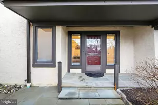 932 Hedgerow Ct, Blue Bell, PA 19422 - Photo 2