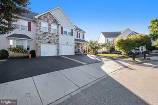 934 Heritage Dr, Norristown, PA 19403 - Photo 4