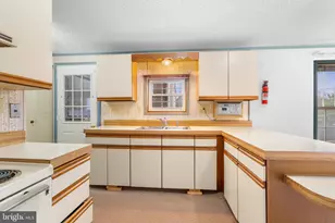 907 Lakeview Dr, Green Lane, PA 18054 - Photo 8