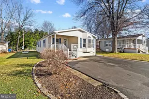 113 Hickory Dr, Hatfield, PA 19440 - Photo 2