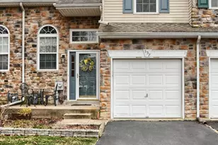 557 Broxton Ct, Harleysville, PA 19438 - Photo 2