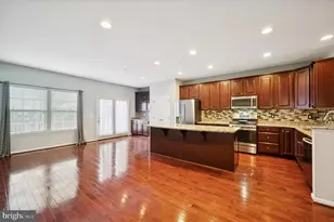 907 Susan Cir, North Wales, PA 19454 - Photo 2