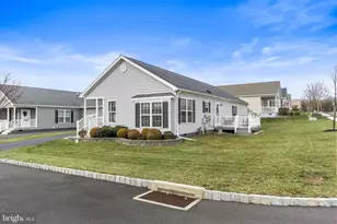 501 Blue Bell Springs Dr, Blue Bell, PA 19422 - Photo 4