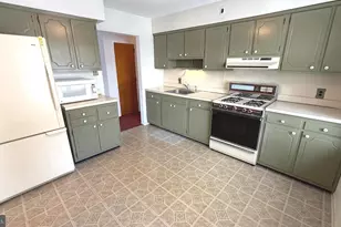 1402 Hearth Dr, North Wales, PA 19454 - Photo 10