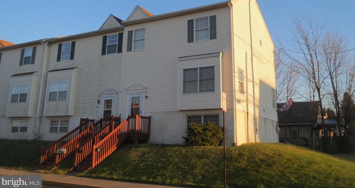 14 8th St, Red Hill, PA 18073-1204