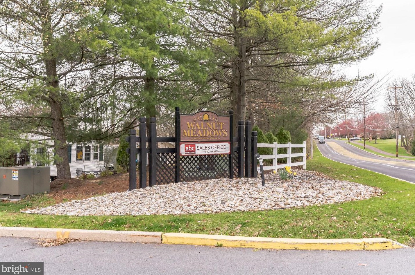 13 Woodbine Ct W, Harleysville, PA 19438