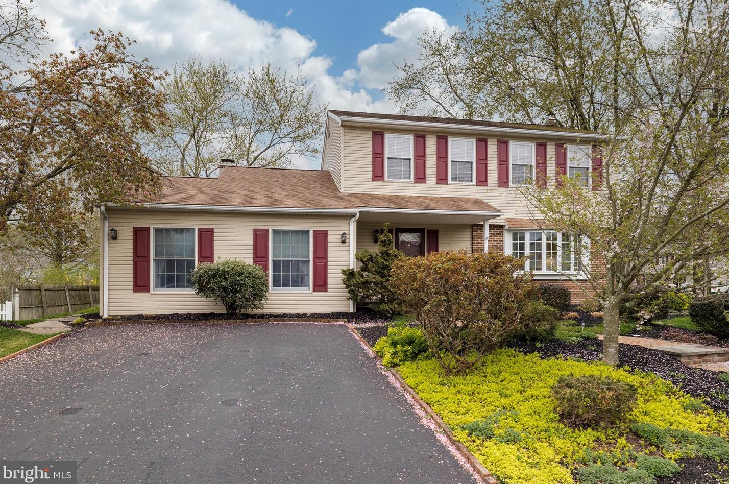 520 Woodbridge Cir, Harleysville, PA 19438-2377