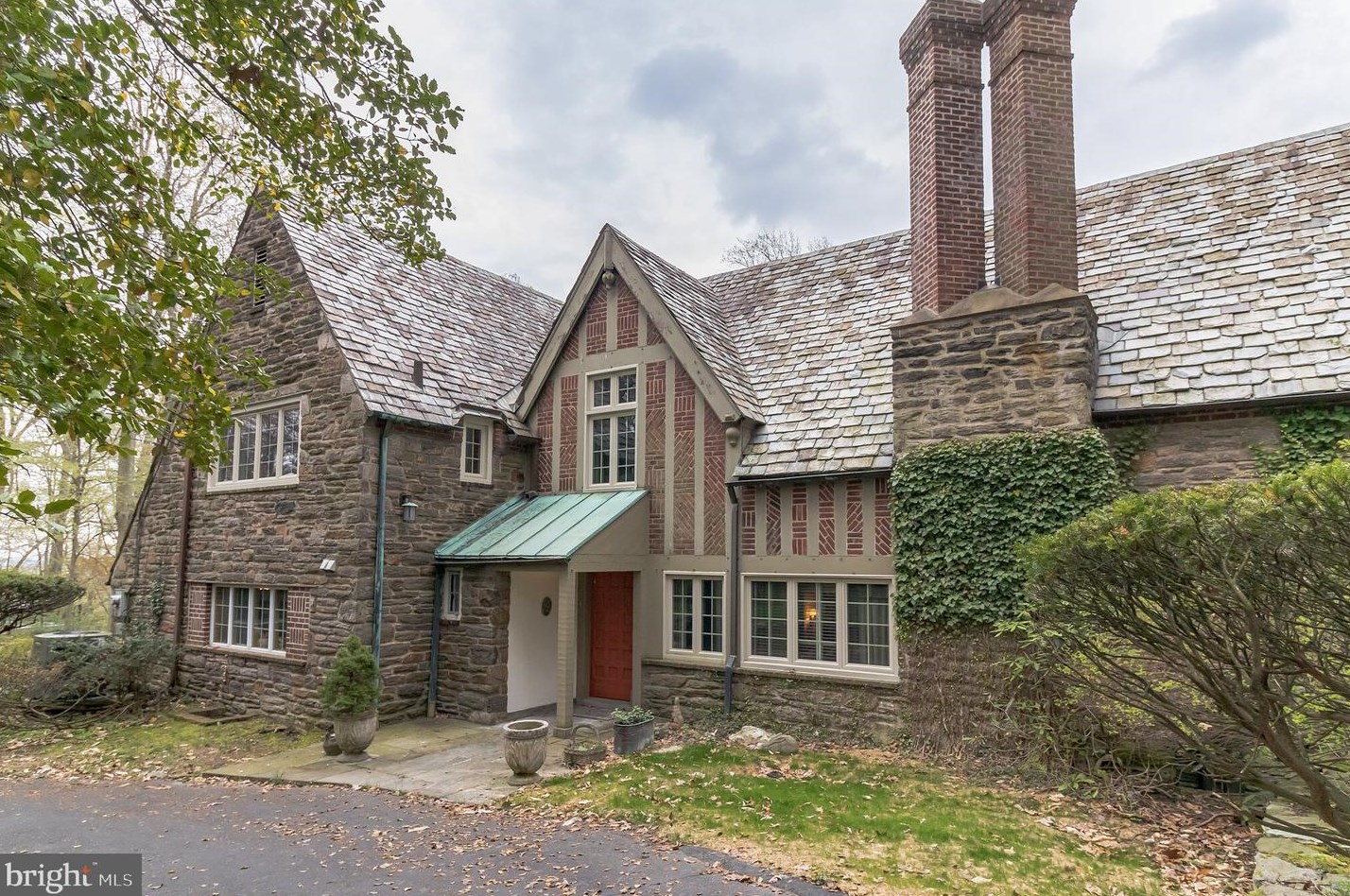 1985 Country Club Dr, Huntingdon Valley, PA 19006