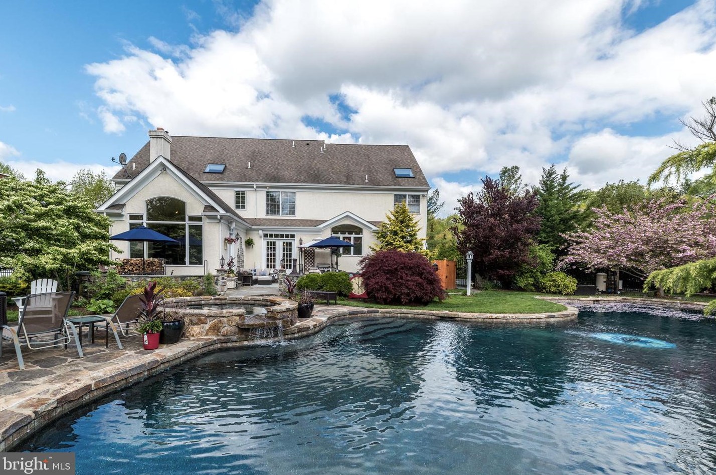 1420 Royal Oak Dr, Blue Bell, PA 19422