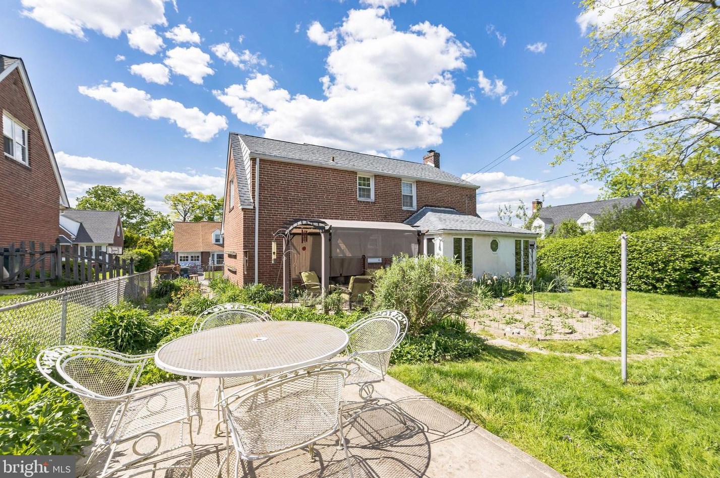 2314 N Gilinger Rd, Miquon, PA 19444
