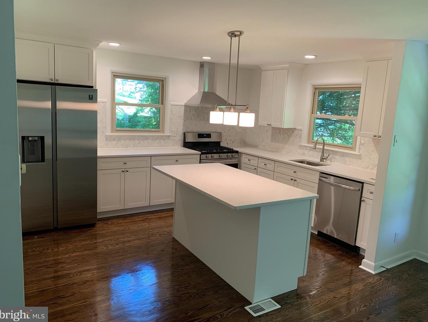929 Manor Ave, Meadowbrook, PA 19046-1305