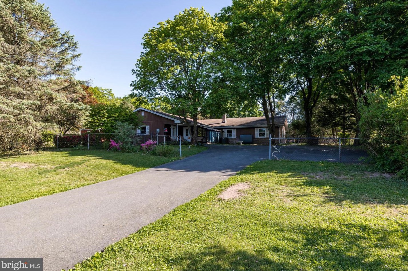 621 Pine Ford Rd, Pottstown, PA 19464