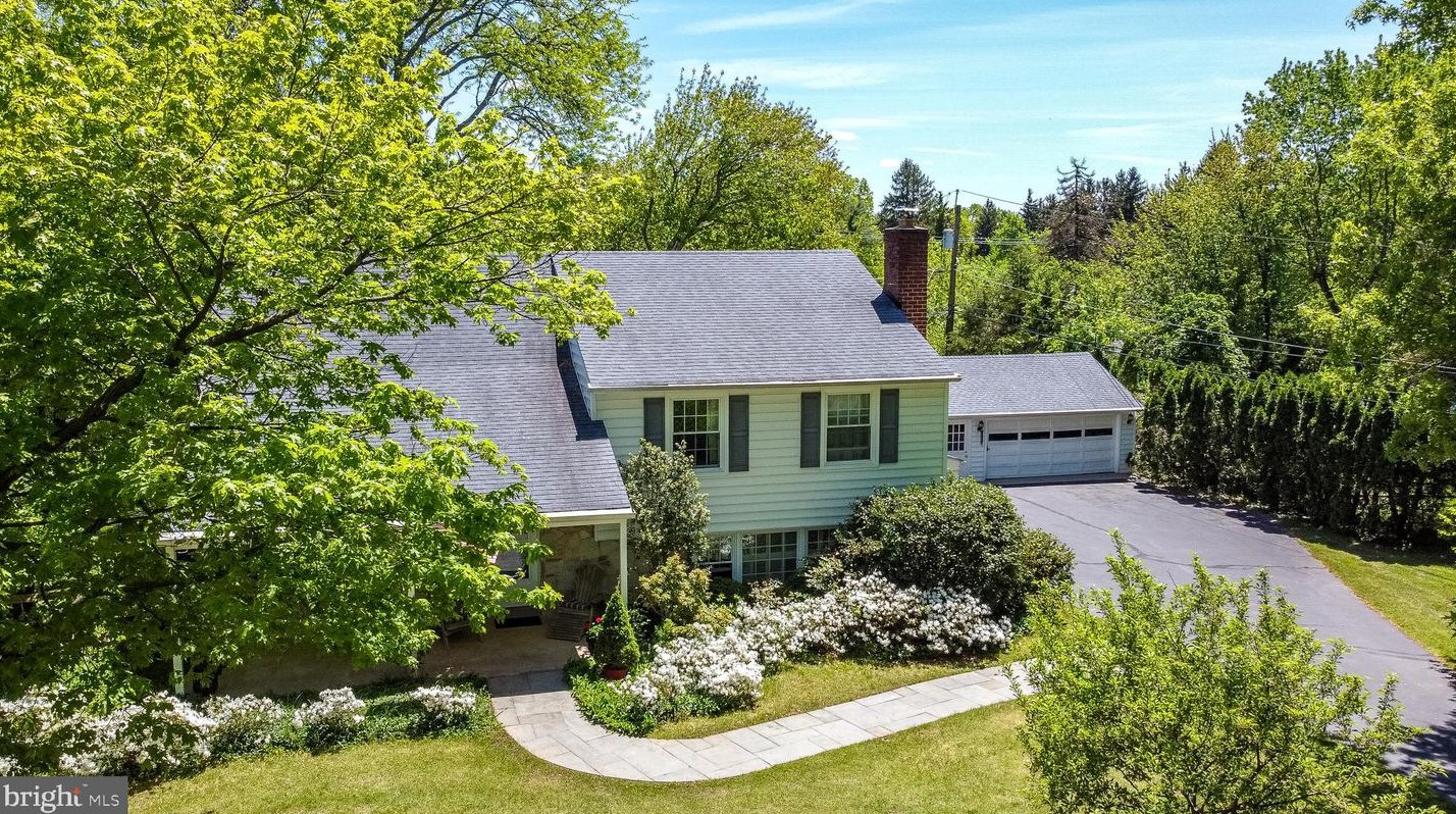 1462 Manor Ln, Blue Bell, PA 19422