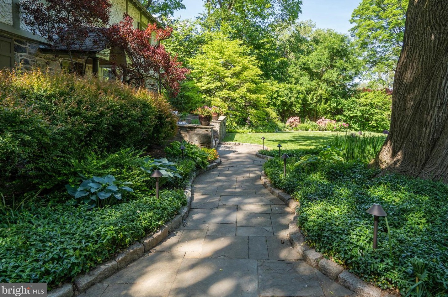 122 Valley Rd, Ardmore, PA 19003