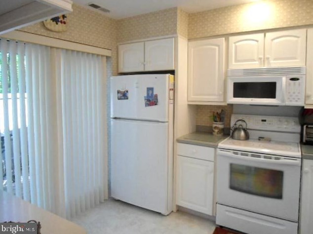 21 Twin Brooks Dr, Willow Grove, PA 19090