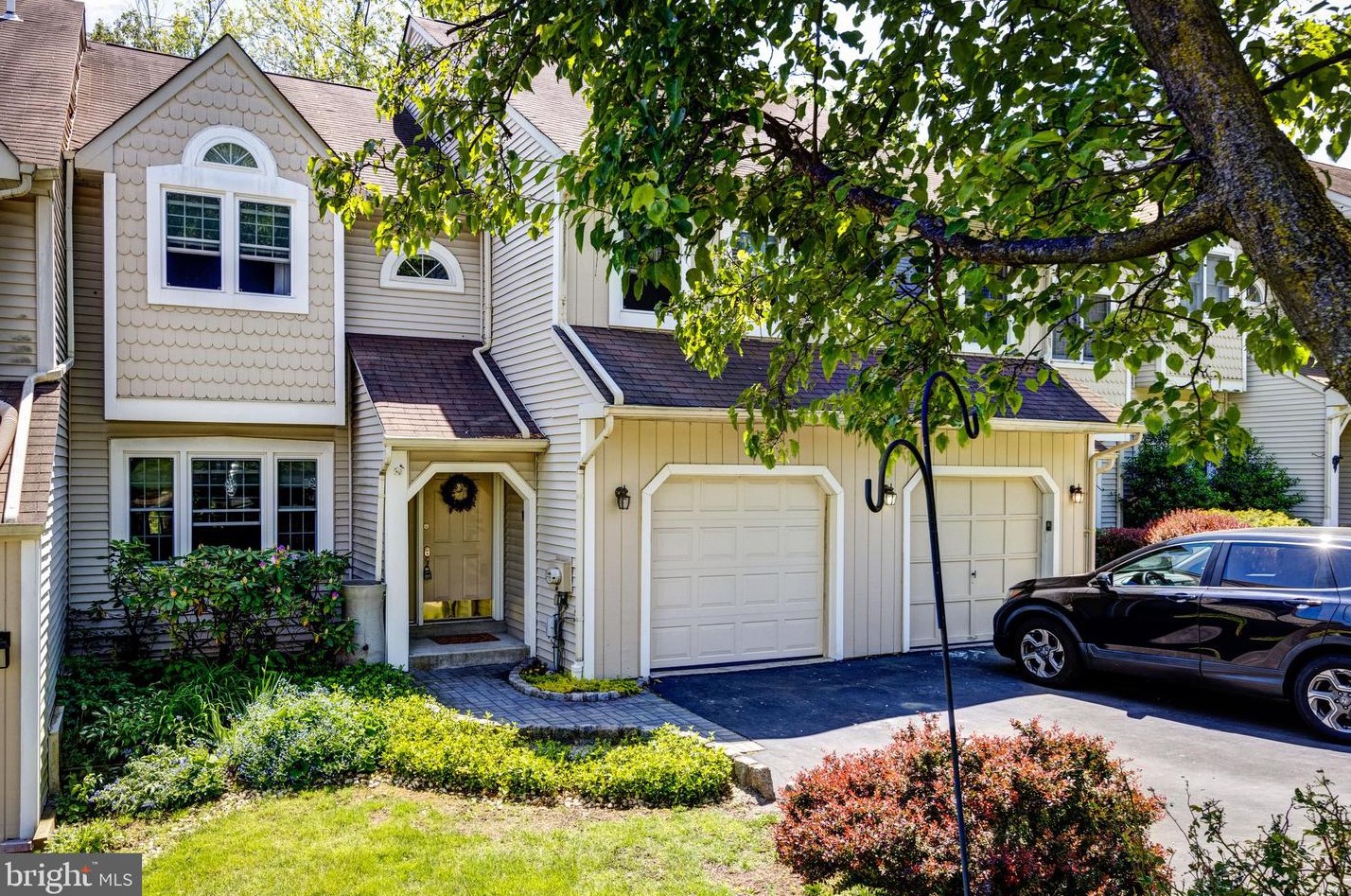 8632 Trumbauer Dr, Ardsley, PA 19038-7454