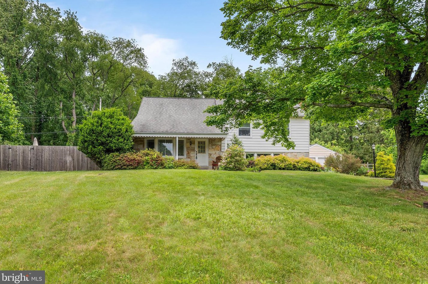 1450 Manor Ln, Blue Bell, PA 19422