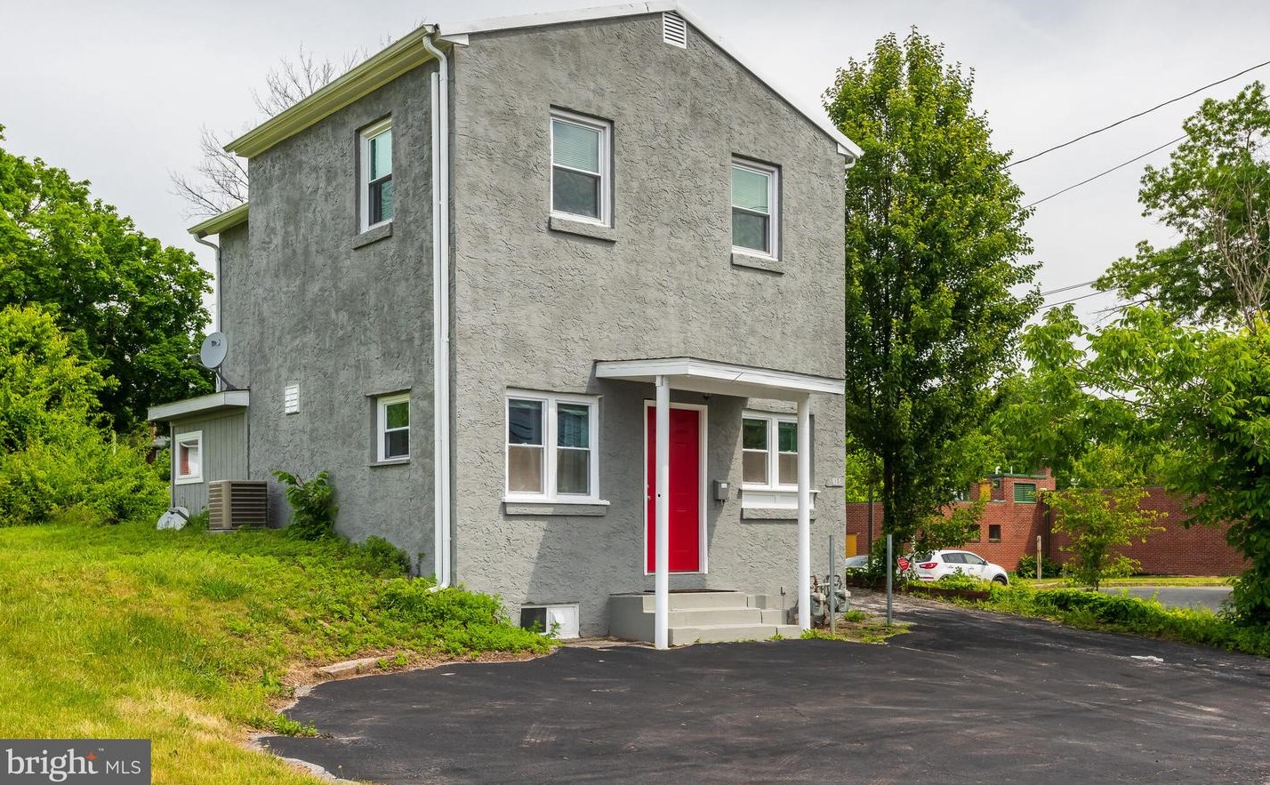 925 High St, Pottstown, PA 19464-6825