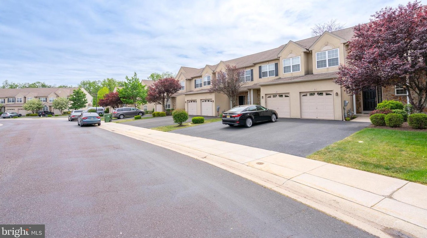 11 Arbor Cir, Colmar PA  18915-9608 exterior