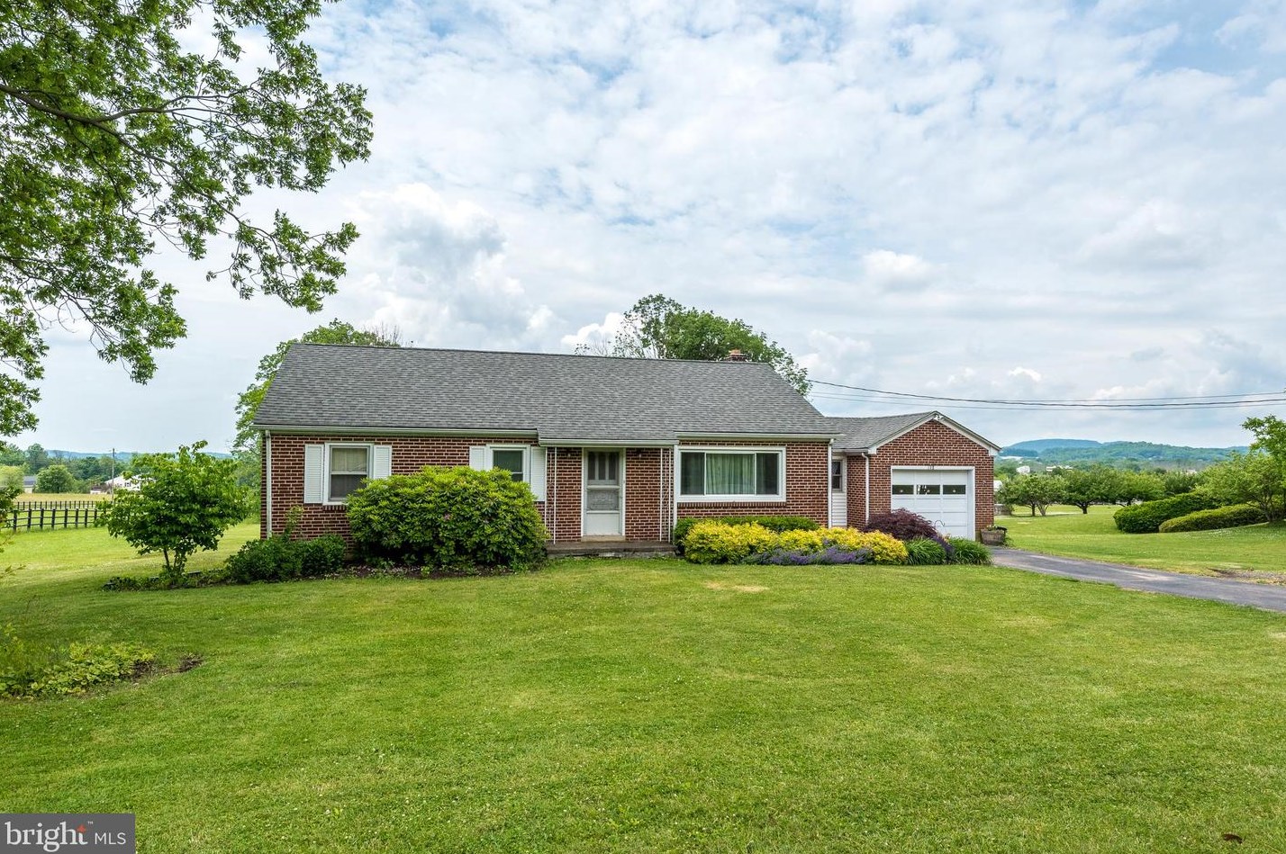 198 Oberholtzer Rd, Gilbertsville, PA 19525