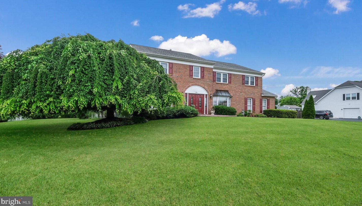 203 Buckingham Ln, North Wales, PA 19454-1225