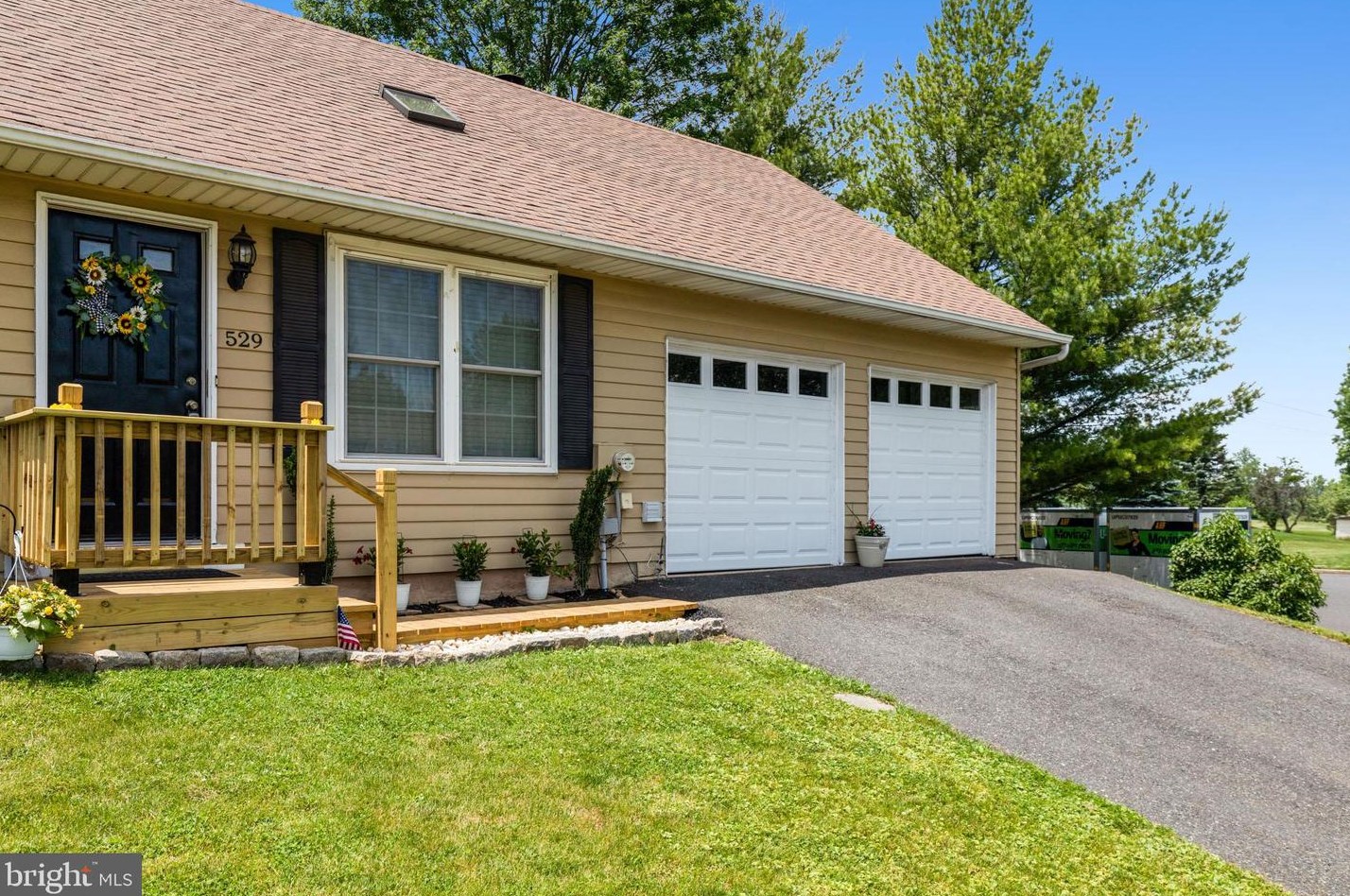 529 Spring Hill Dr, Harleysville, PA 19438