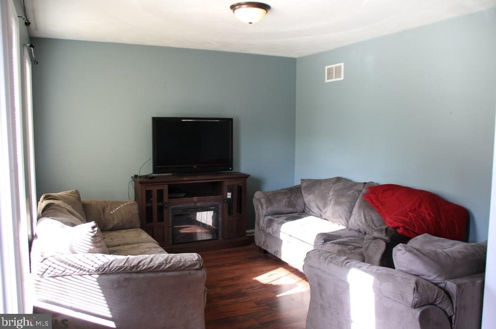 155 Park Dr, Shraders, PA 17084