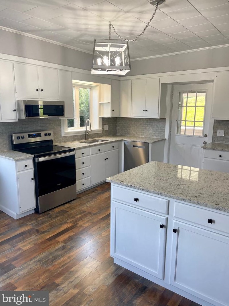 47 Pine St, Shraders, PA 17084