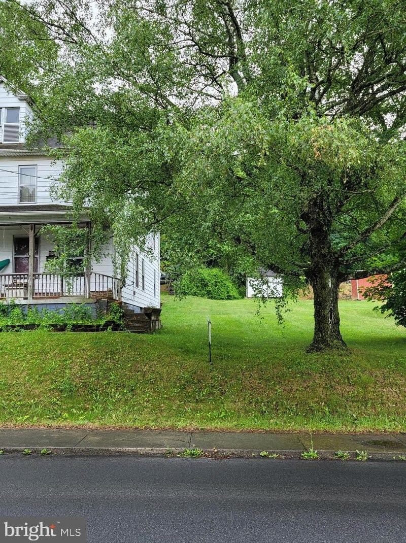 822 E Freedom Ave, Burnham, PA 17009