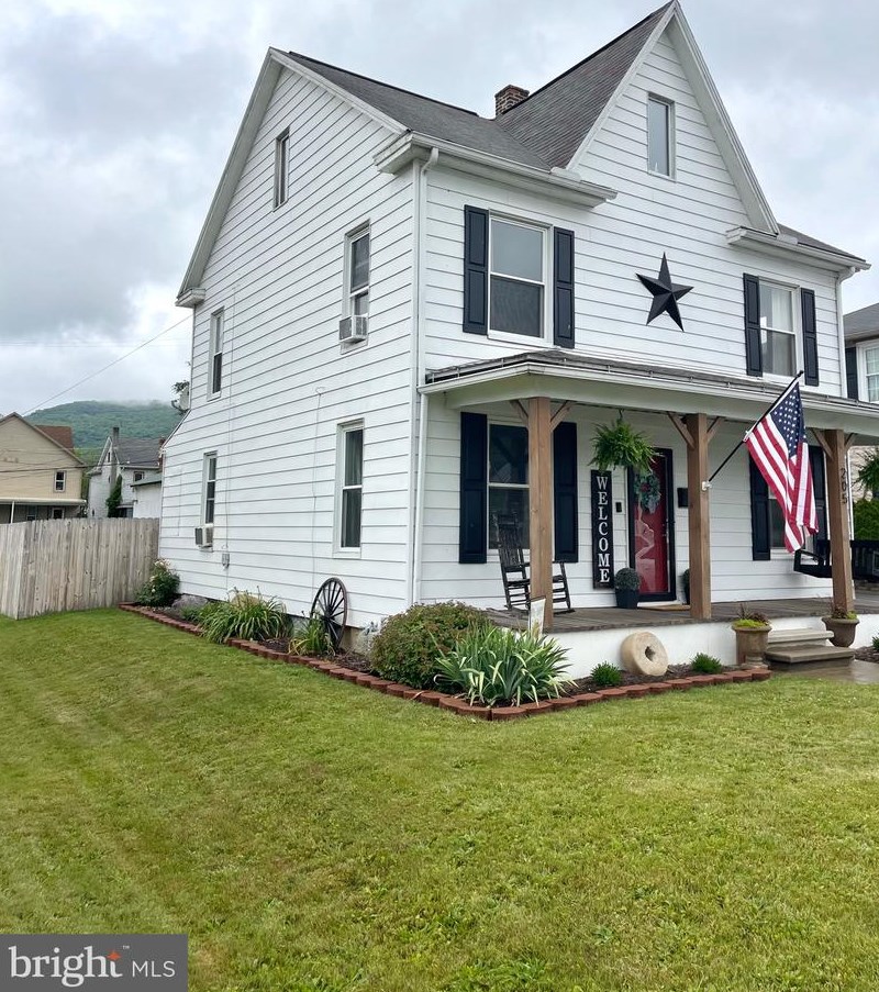 205 3rd Ave, Burnham, PA 17009