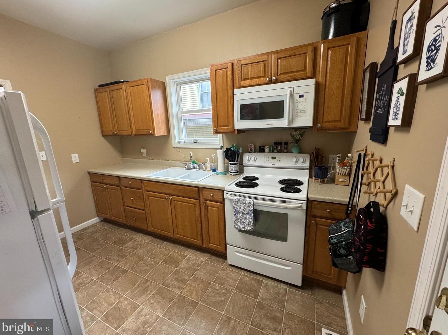 641 E Freedom Ave, Burnham, PA 17009