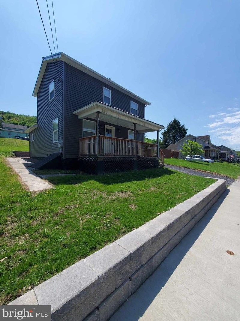 422 1st Ave, Burnham, PA 17009-1508