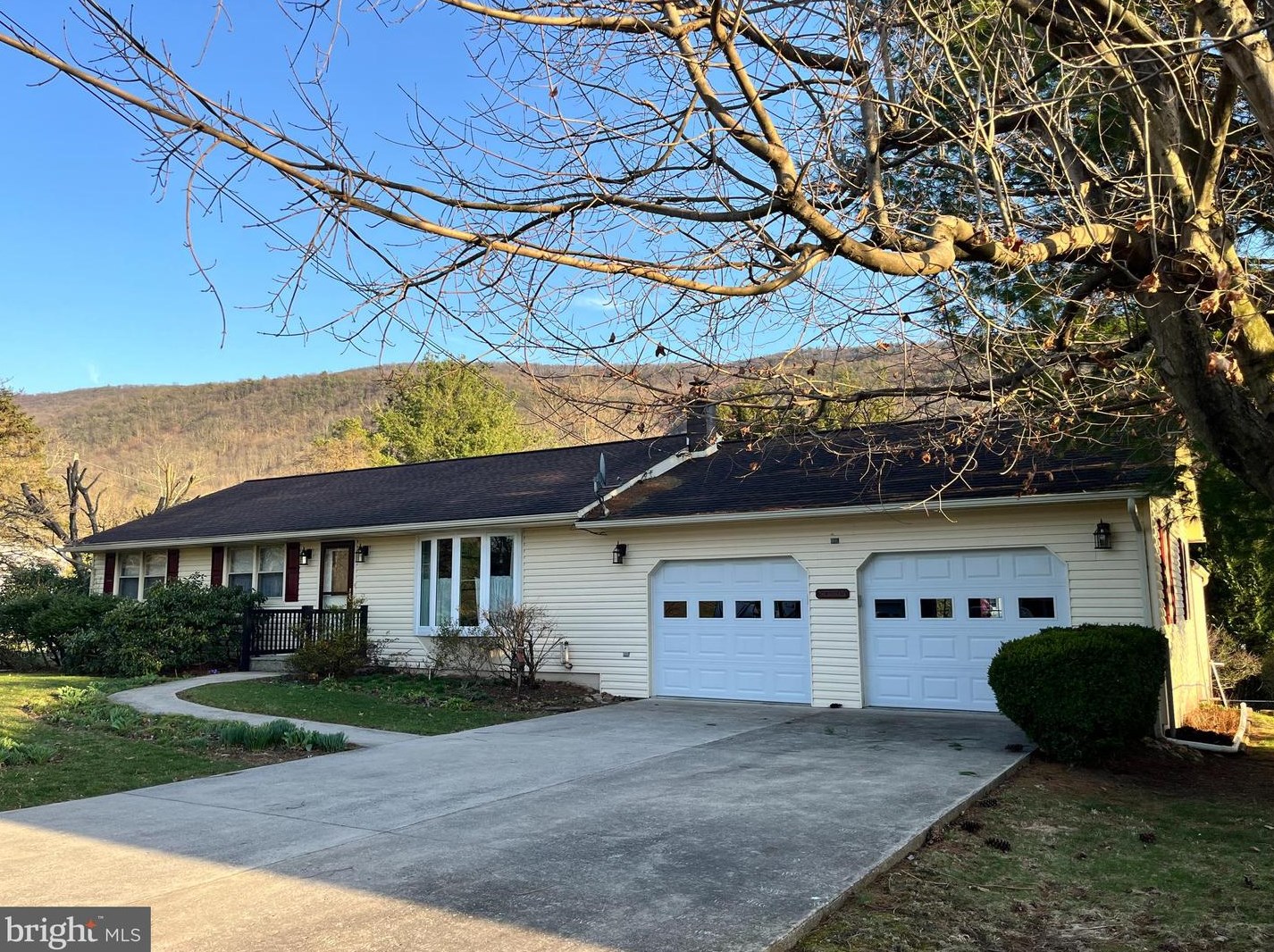 102 Honey Creek Ln, Shraders, PA 17084-9038