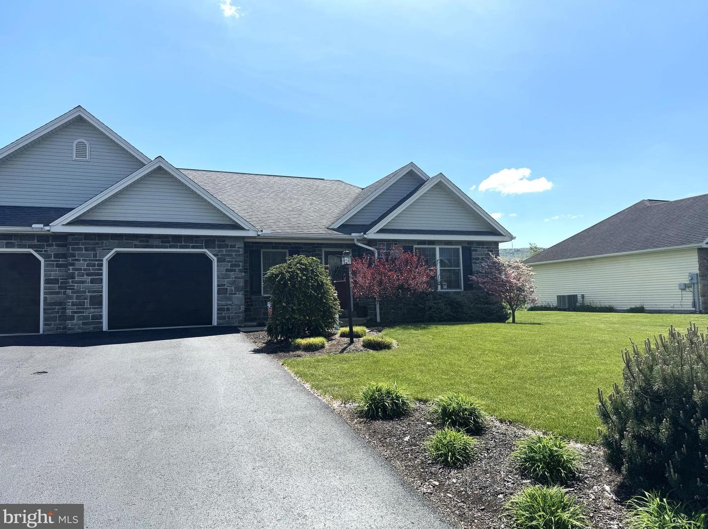33 Jasmine Dr, Shraders, PA 17084-8965
