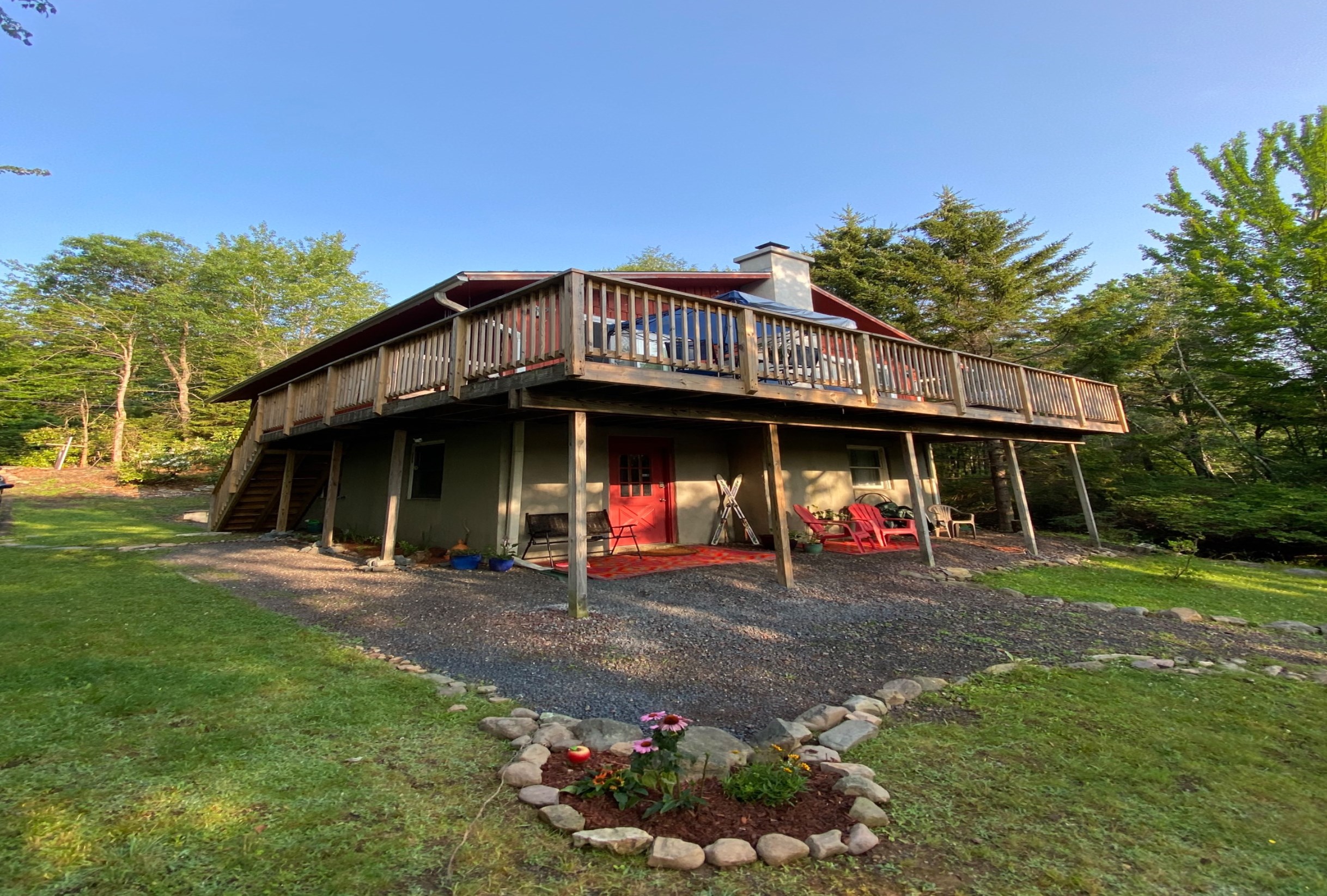 132 Powderhorn Dr, Long Pond, PA 18334-7927