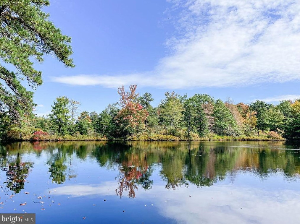 132 Powderhorn Dr, Long Pond, PA 18334