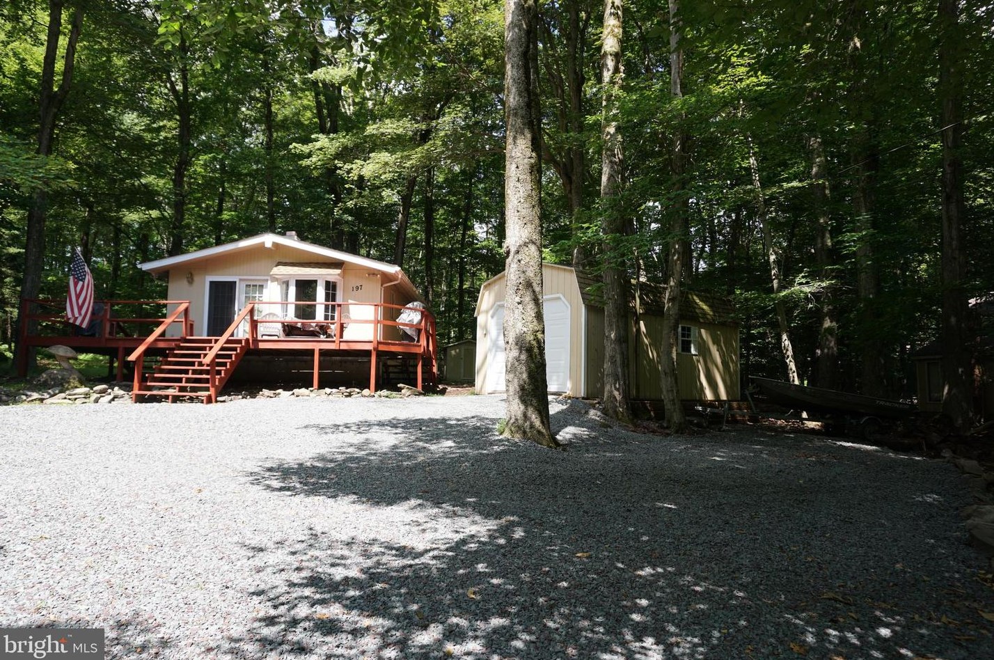197 Selig Rd, Pocono Lake, PA 18347-7812