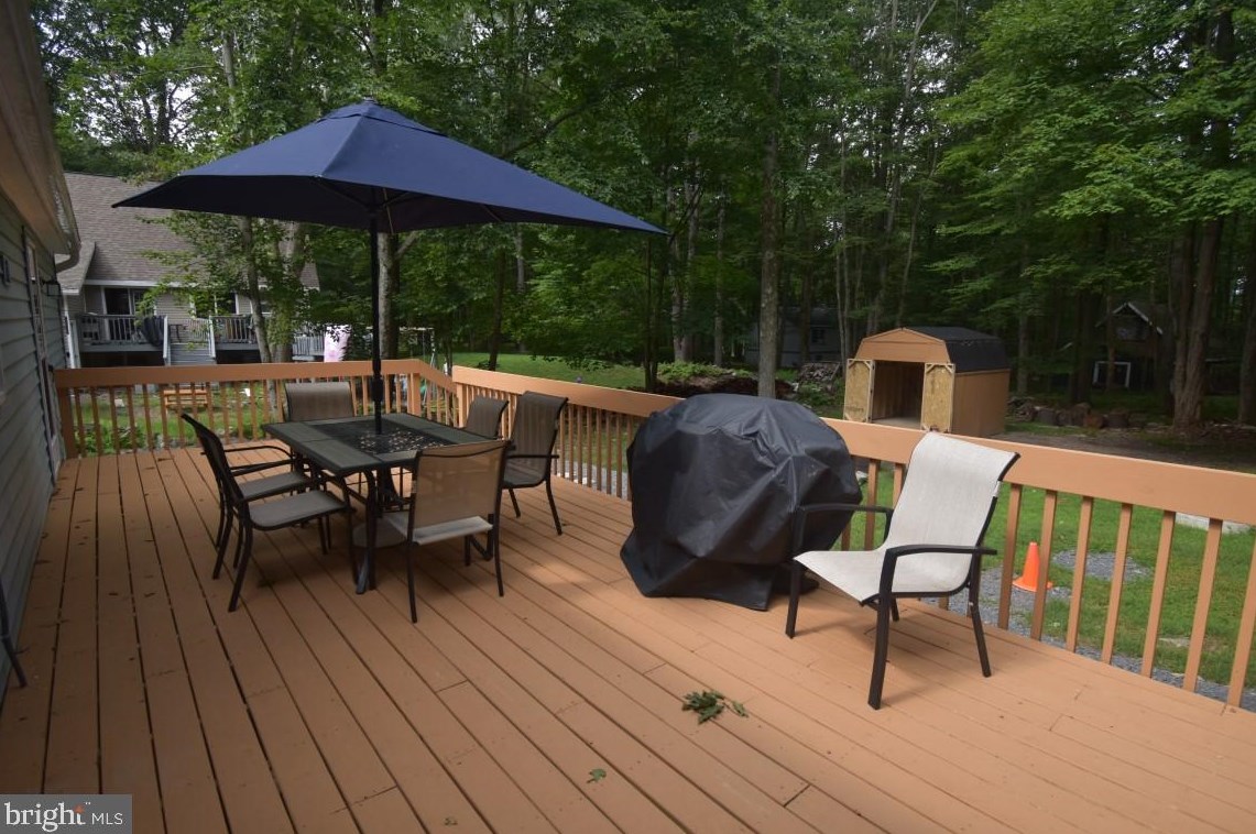 135 Ridge Rd, Pocono Lake, PA 18347-7788