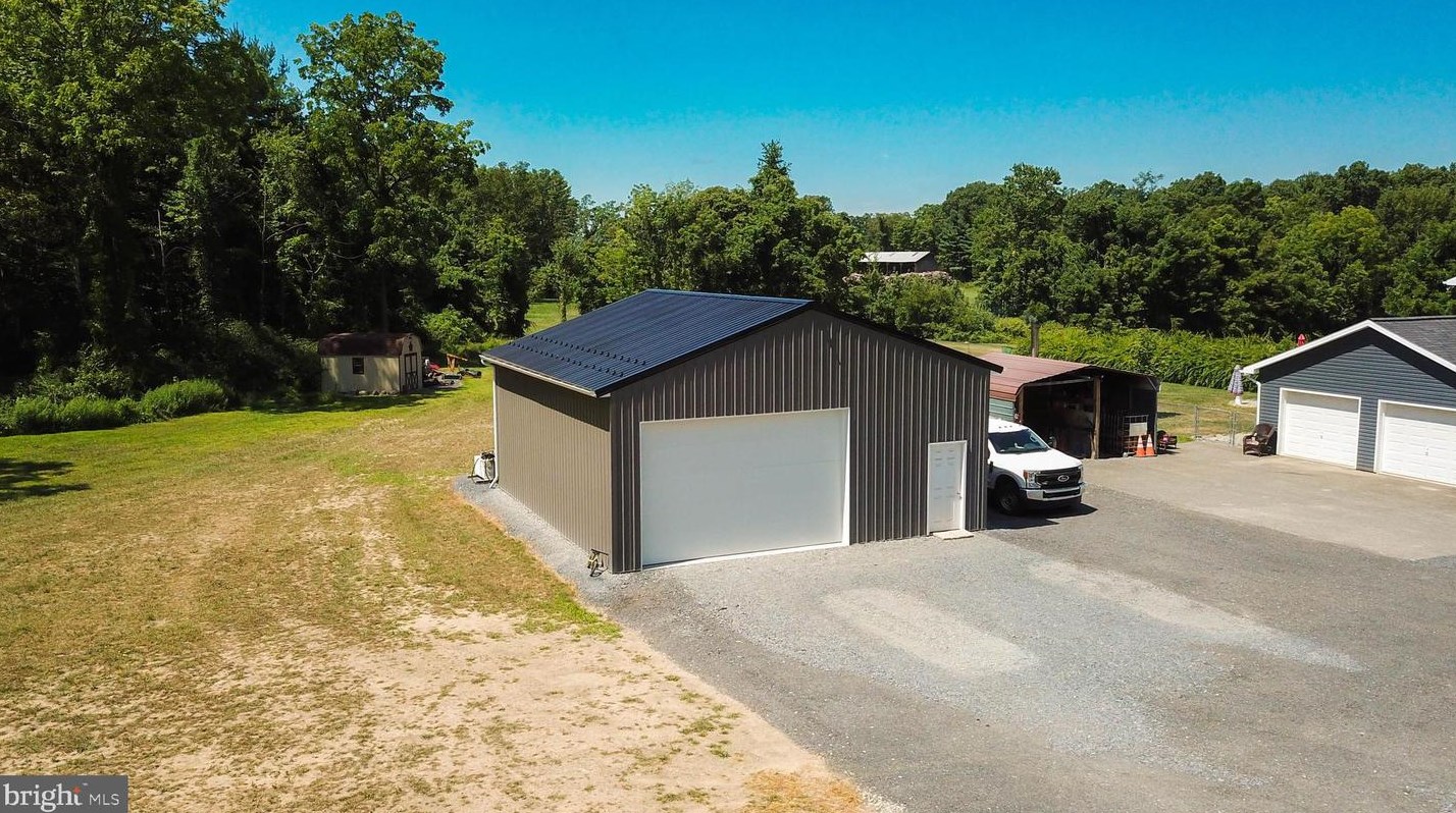 1391 Pennell Rd, Brodheadsville, PA 18322-7745