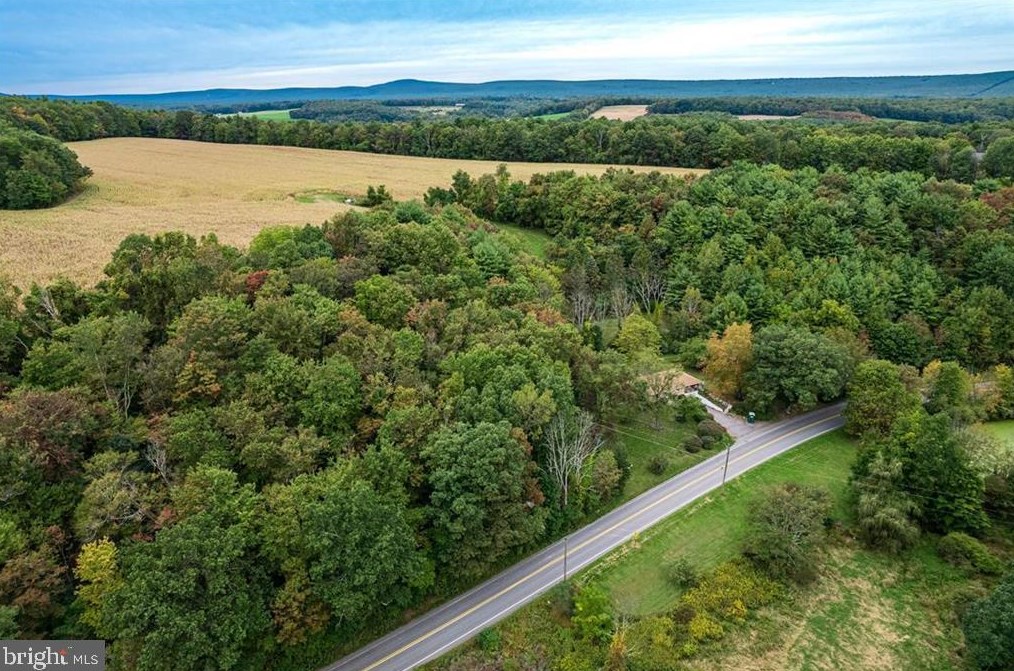 945 Burger Hollow Rd, Kunkletown, PA 18058-8021