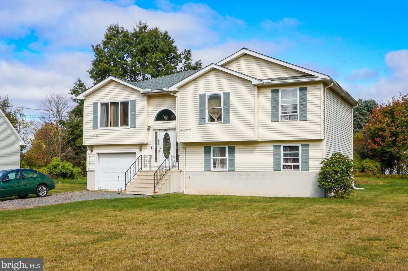 1167 Glade Dr, Long Pond, PA 18334-7904