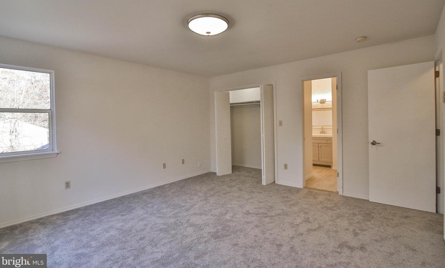 3309 Trafalgar Ave, East Stroudsburg PA  18302-8465 exterior