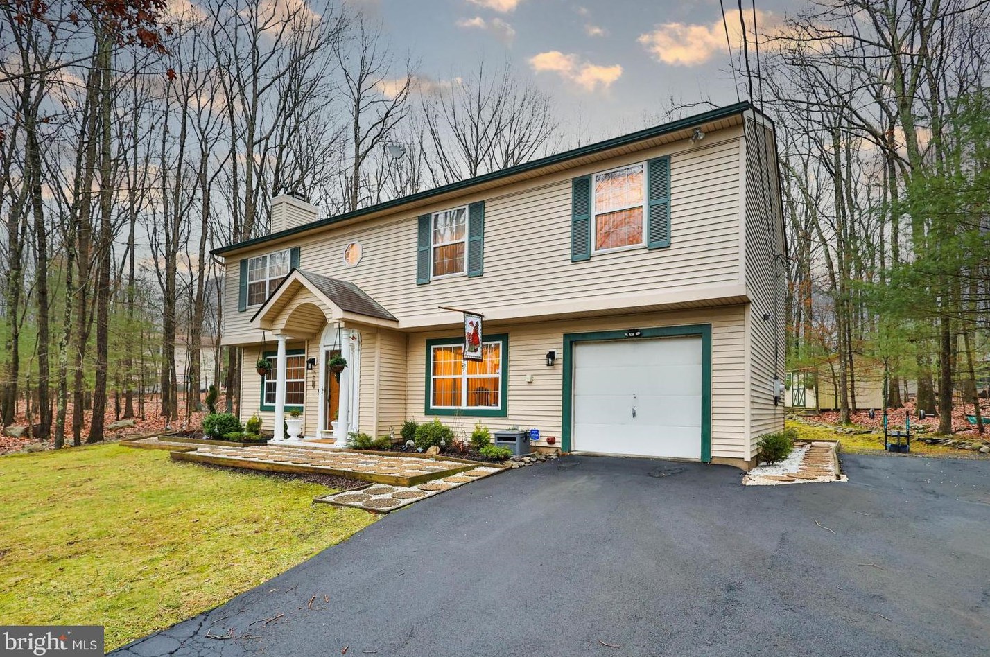 4113 Ashwood Ln, East Stroudsburg, PA 18301