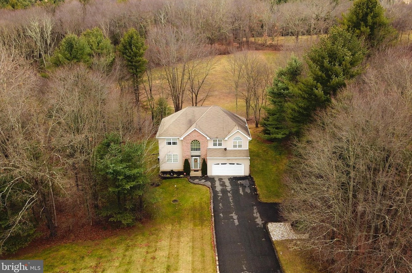 3120 Mountain Laurel Dr, Kunkletown, PA 18058