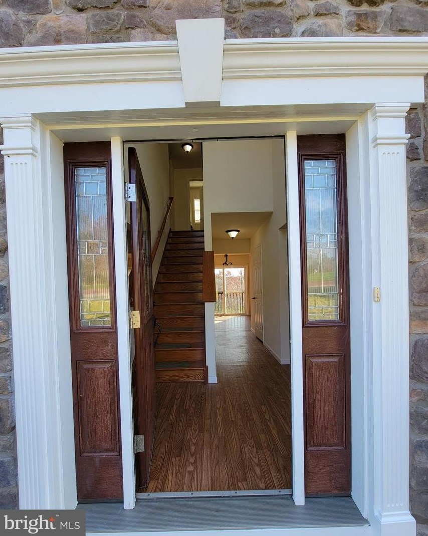 148 Stoney Ledge Dr, Stroudsburg, PA 18360