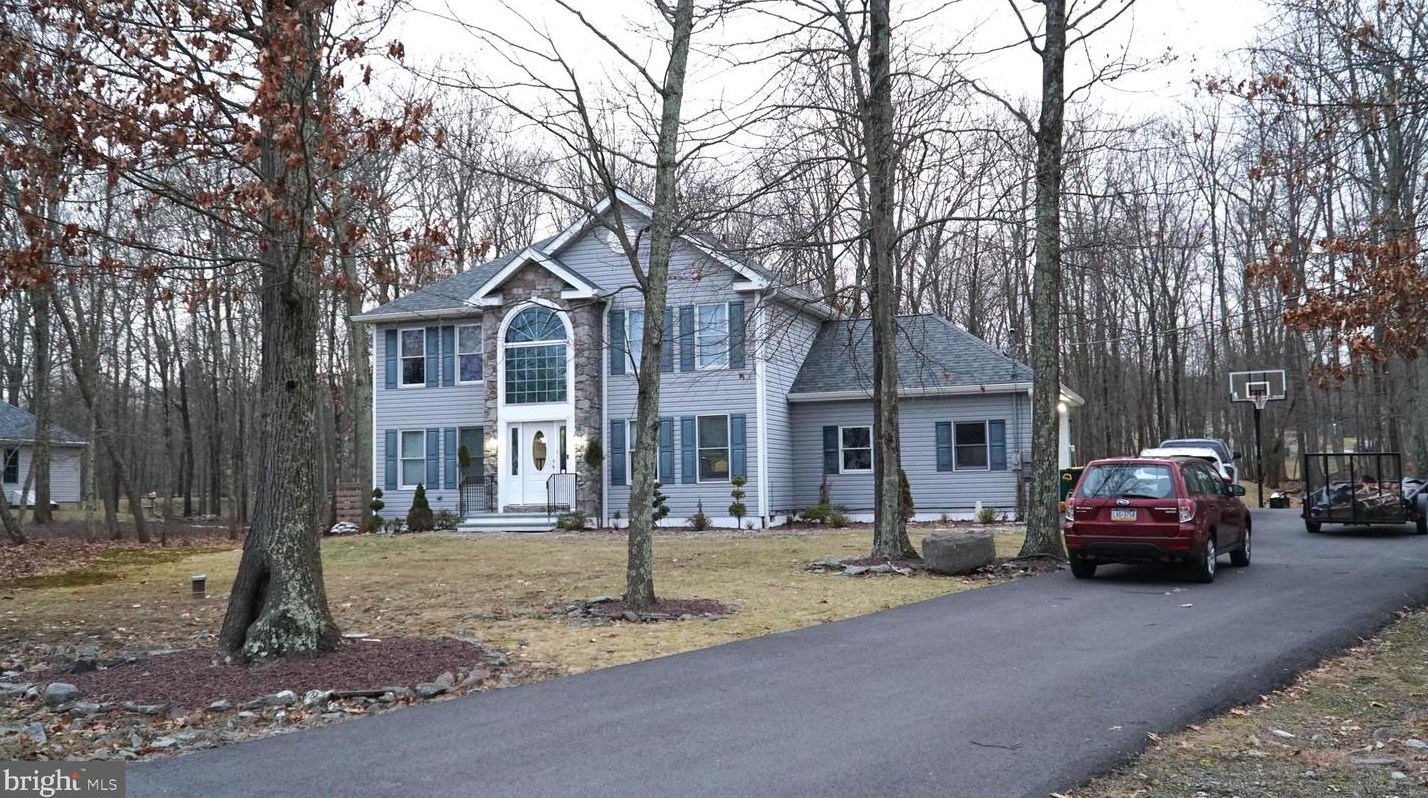 807 Knoll Dr, East Stroudsburg, PA 18302-7903