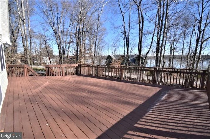 145 Kickapoo Dr, Pocono Lake, PA 18347-7884