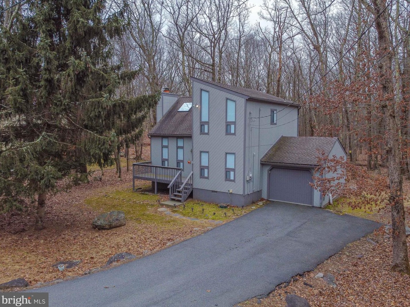1237 Brentwood Dr, East Stroudsburg, PA 18301-9469