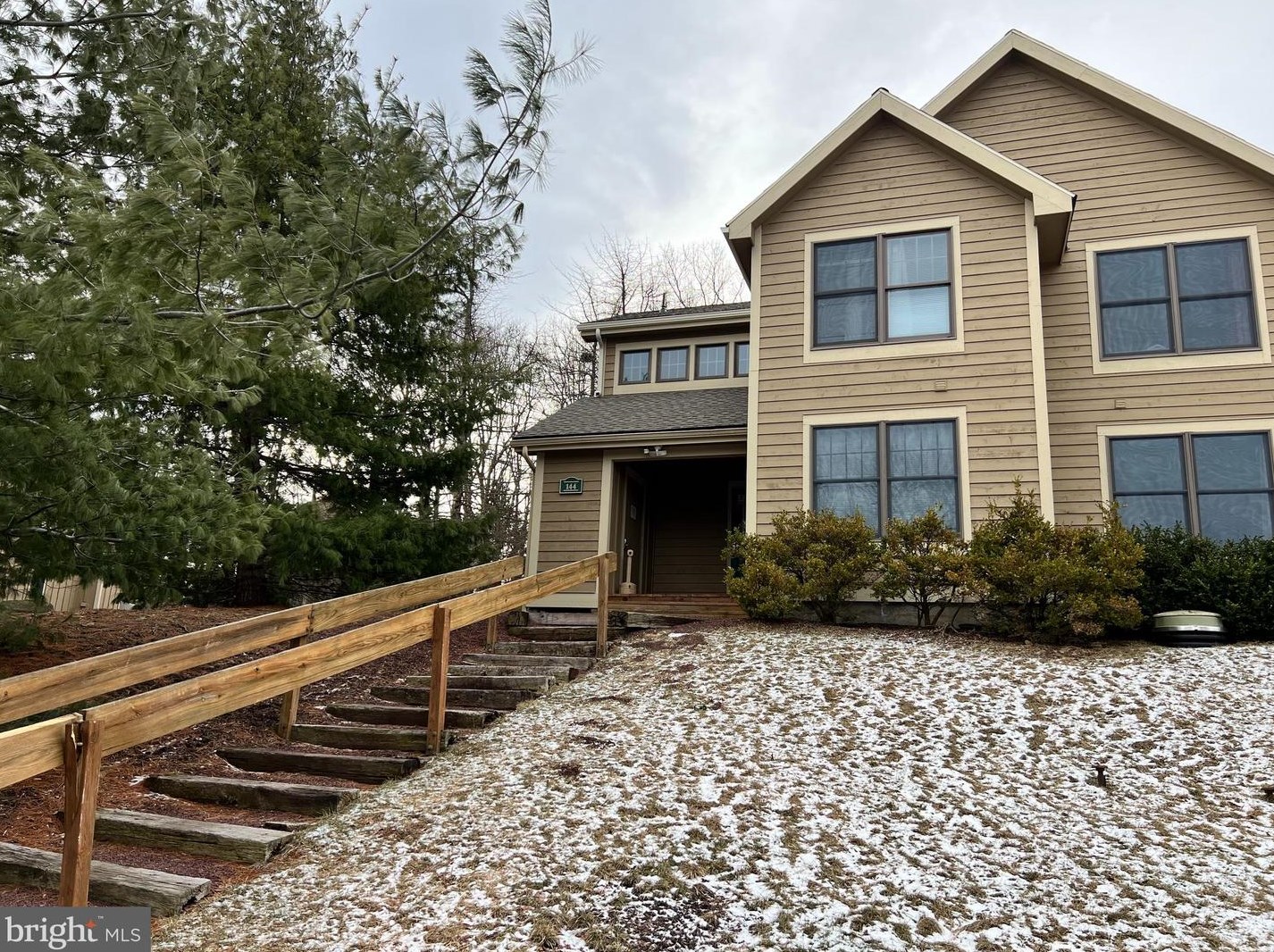 144 Pine Ct, Tannersville, PA 18372
